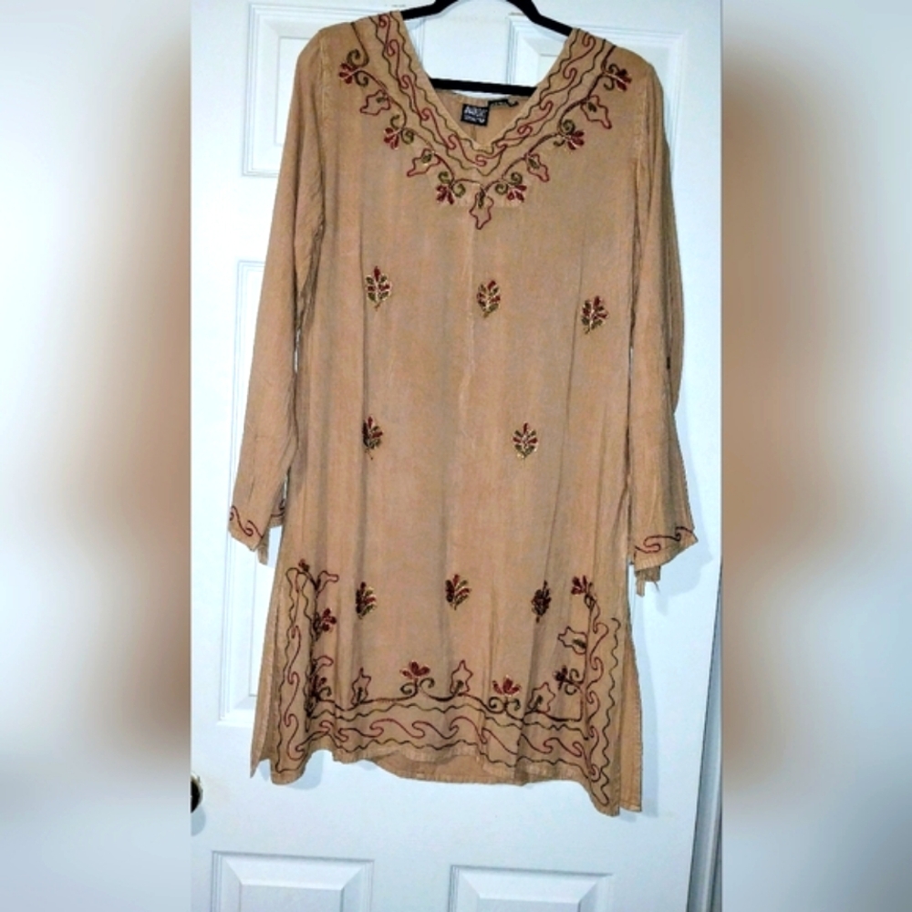 Amanda's Collection NWT Dress Tunic Sz Medium Embroidered 100% Rayon Tan